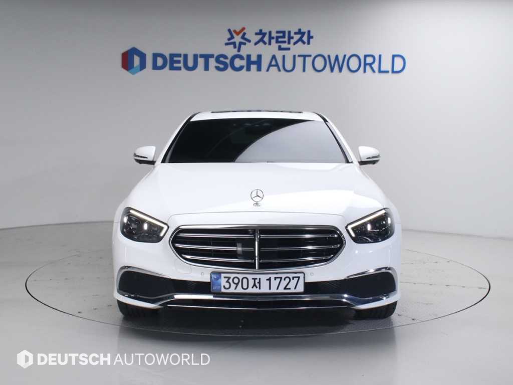 Mercedes Benz E class - Vista 3