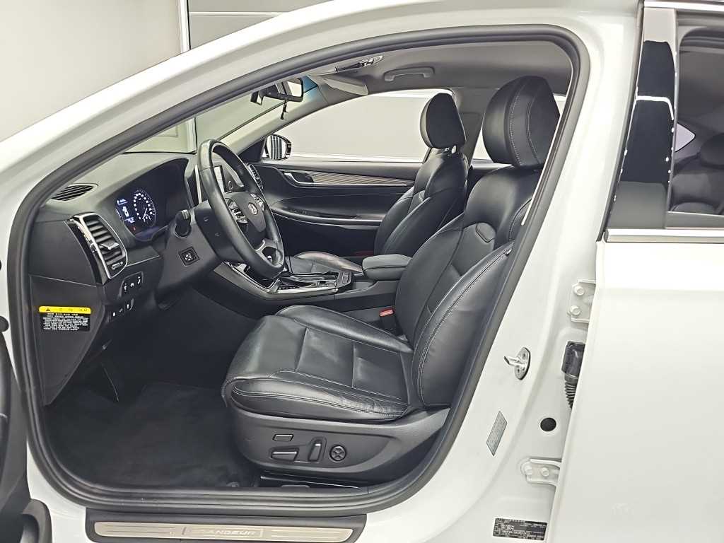 HYUNDAI Grandeur - Vista 11