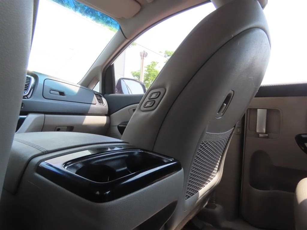 KIA Carnival - Vista 8