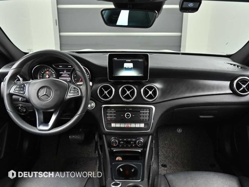 Mercedes Benz GLA Class - Vista 7