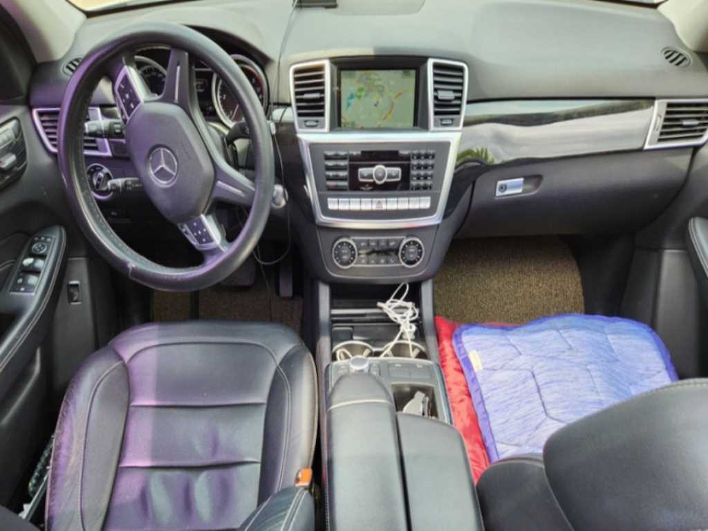 Mercedes Benz M Class - Vista 4