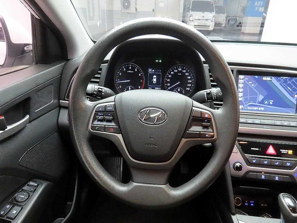 HYUNDAI Avante - Vista 7