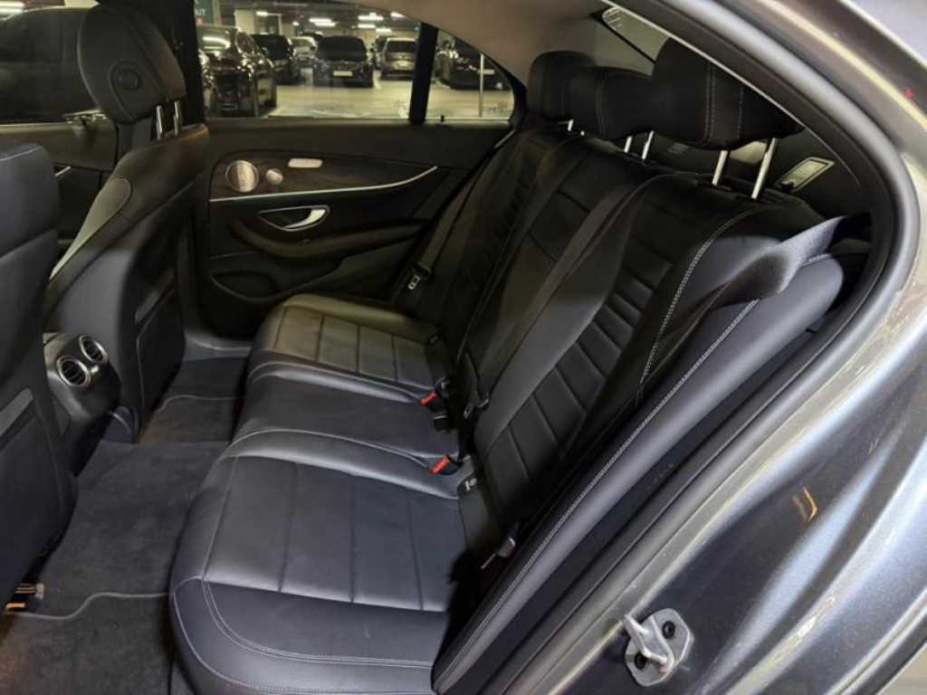 Mercedes Benz E class - Vista 7