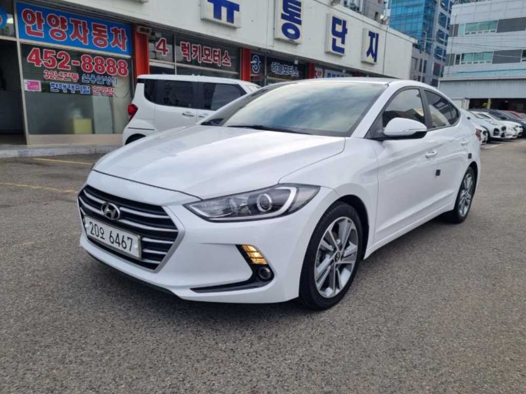 HYUNDAI Avante - Vista 3