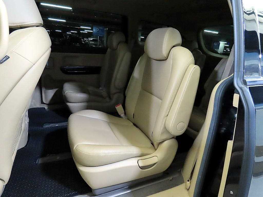 KIA Carnival - Vista 7