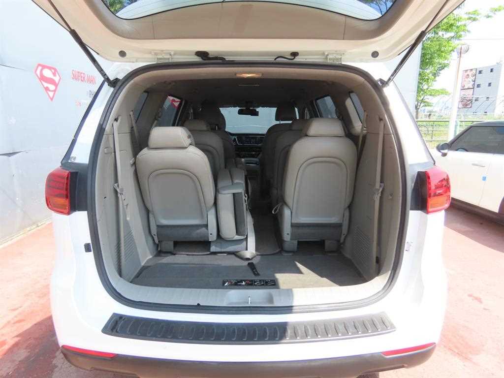 KIA Carnival - Vista 5