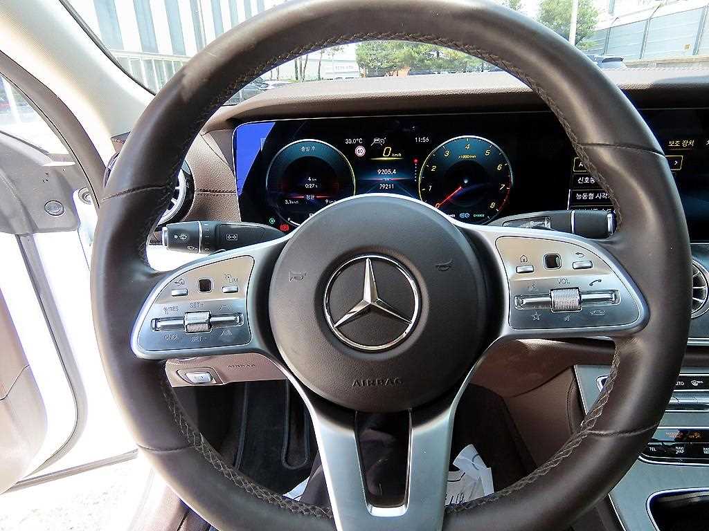Mercedes Benz CLS Class - Vista 8