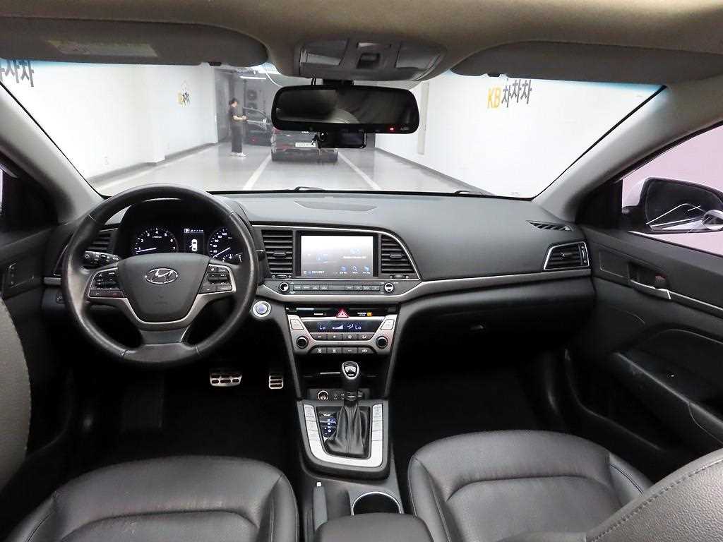 HYUNDAI Avante - Vista 6