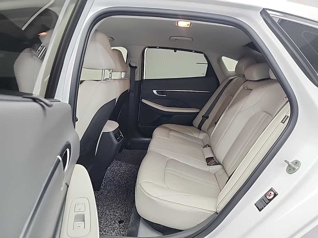 HYUNDAI Sonata - Vista 12