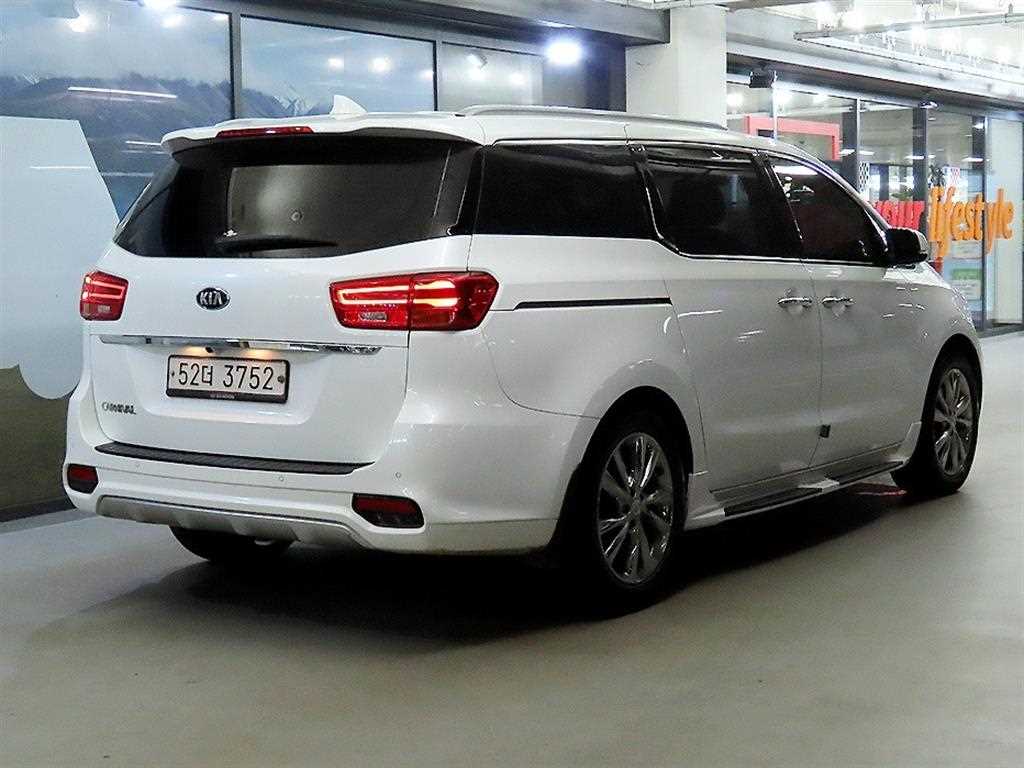 KIA Carnival - Vista 4