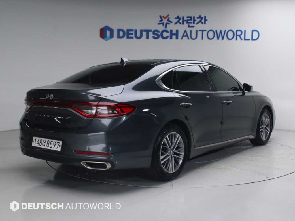 HYUNDAI Grandeur - Vista 2