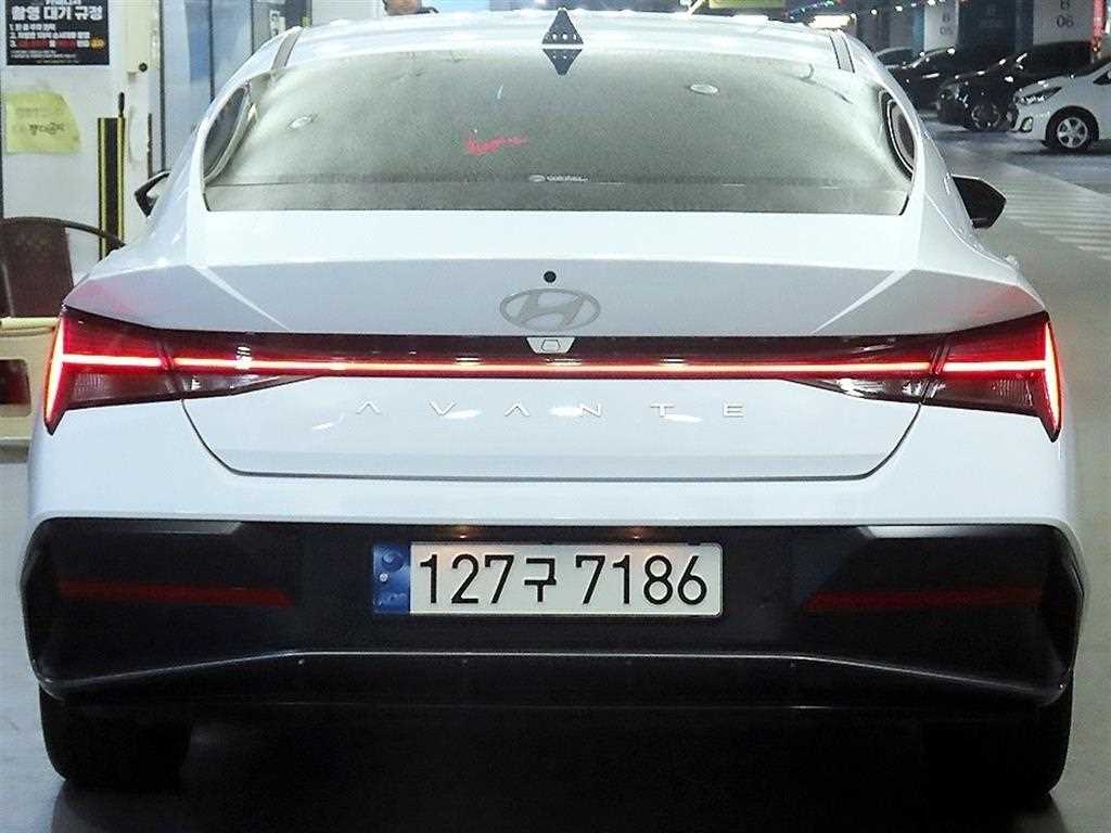 HYUNDAI Avante - Vista 5