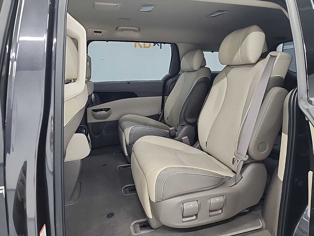 KIA Carnival - Vista 12
