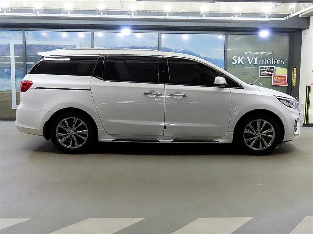 KIA Carnival - Vista 3
