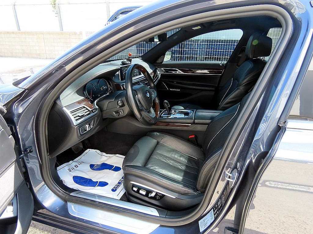 BMW 7 Series - Vista 5