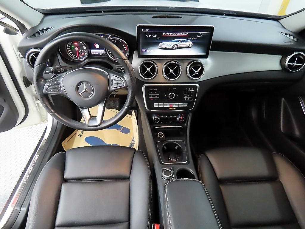 Mercedes Benz GLA Class - Vista 7
