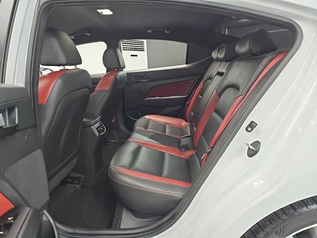 HYUNDAI Avante - Vista 12
