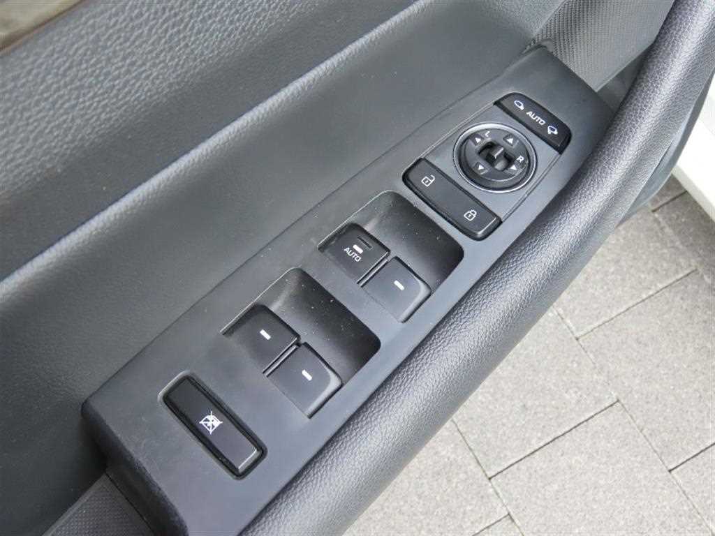HYUNDAI Sonata - Vista 12