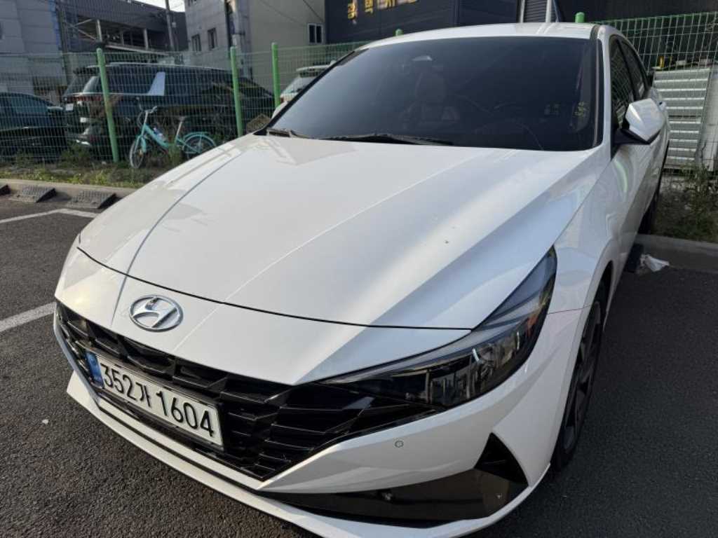 HYUNDAI Avante - Vista 3