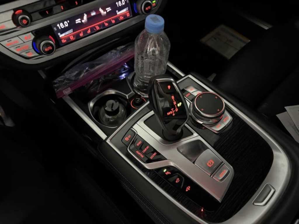 BMW 7 Series - Vista 8