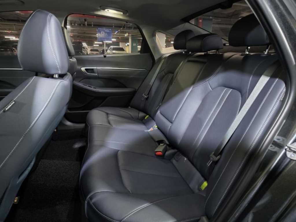 HYUNDAI Sonata - Vista 9