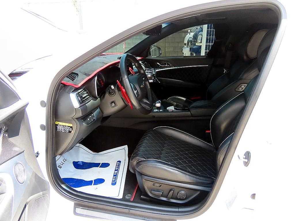 Genesis G70 - Vista 5