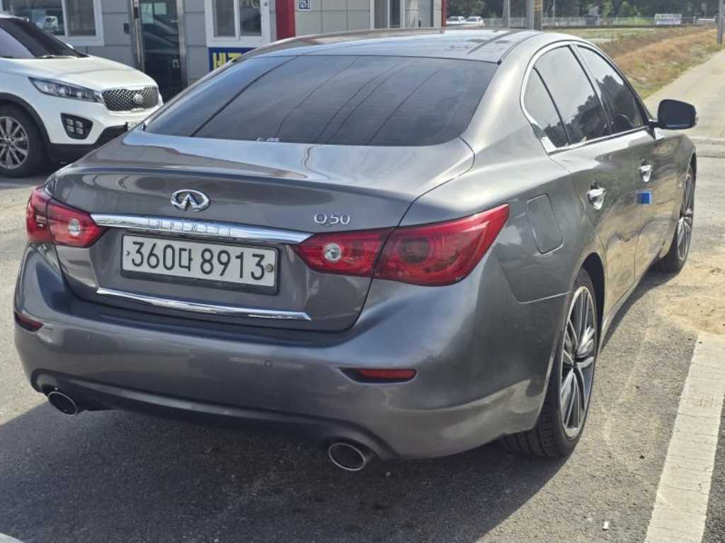 Infiniti Q - Vista 3