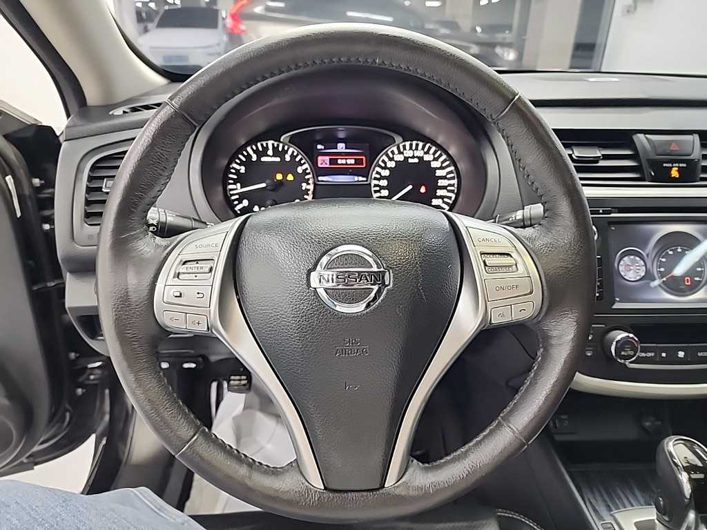 Nissan Altima - Vista 9