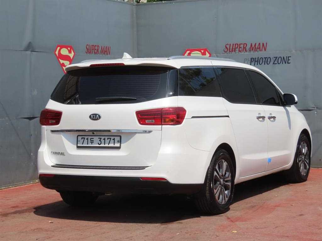 KIA Carnival - Vista 3