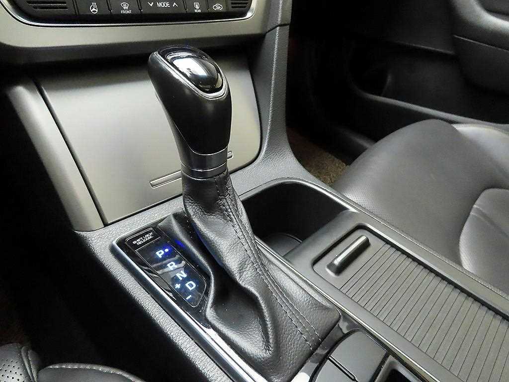 HYUNDAI Sonata - Vista 10