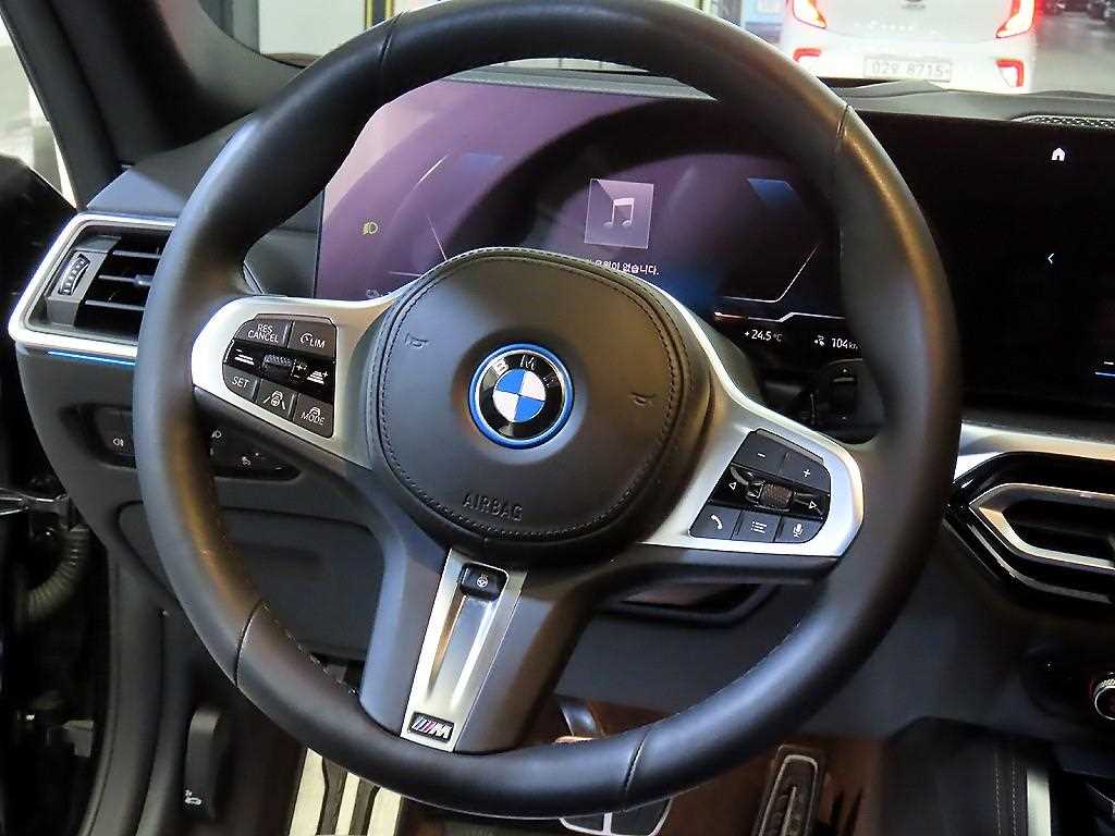 BMW i4 - Vista 8