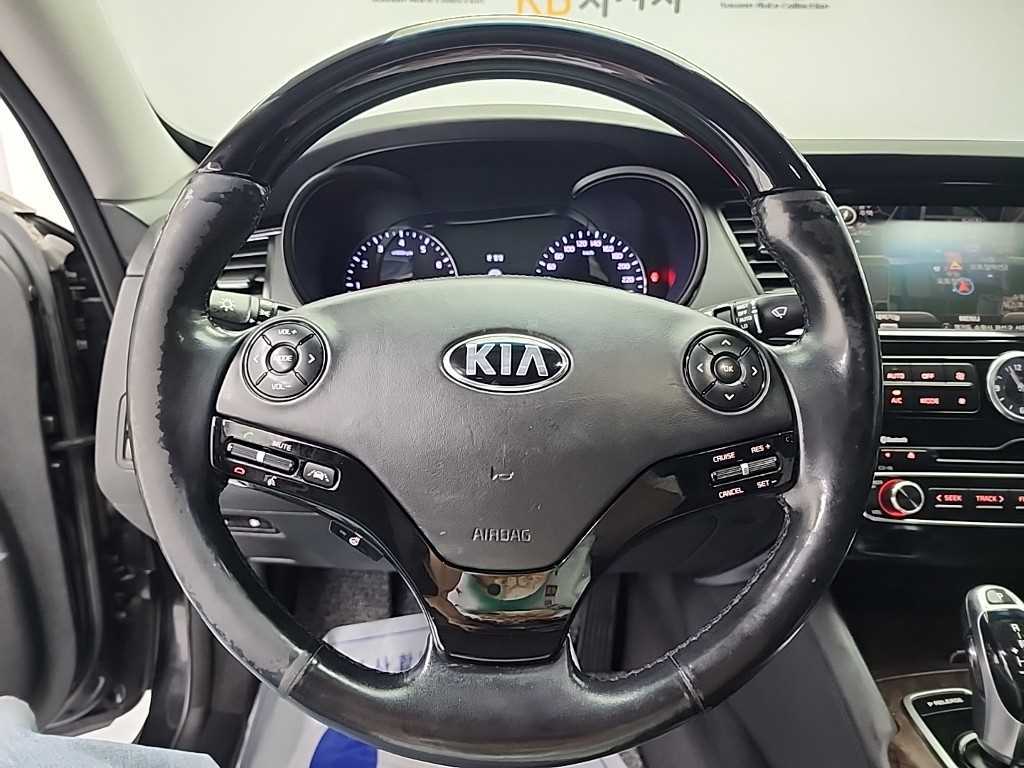 KIA K9 - Vista 9