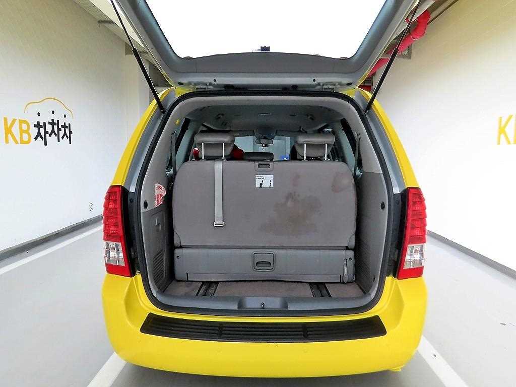 KIA Carnival - Vista 5