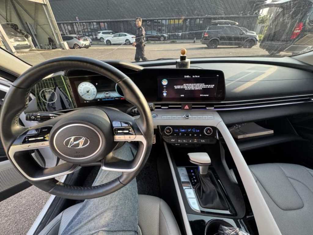 HYUNDAI Avante - Vista 5
