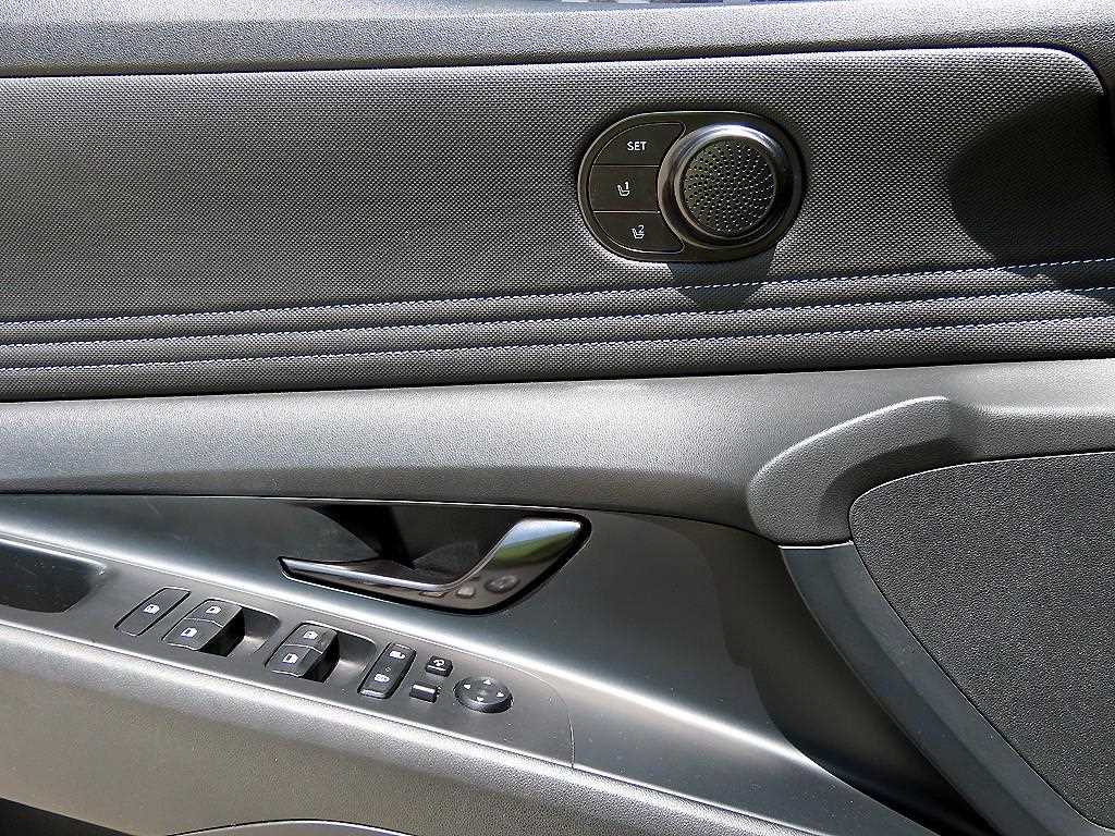 HYUNDAI Avante - Vista 11