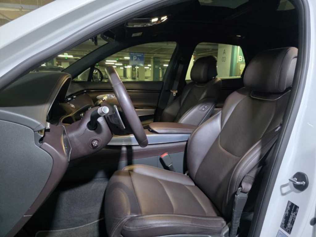 Genesis GV70 - Vista 8
