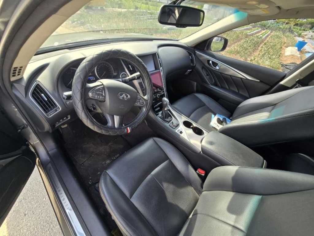 Infiniti Q - Vista 5