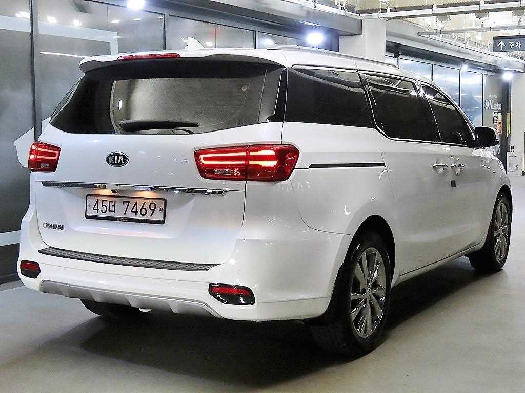 KIA Carnival - Vista 4