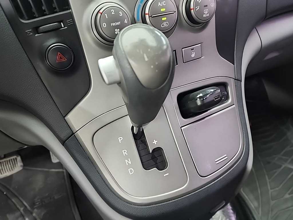 HYUNDAI Starex - Vista 8