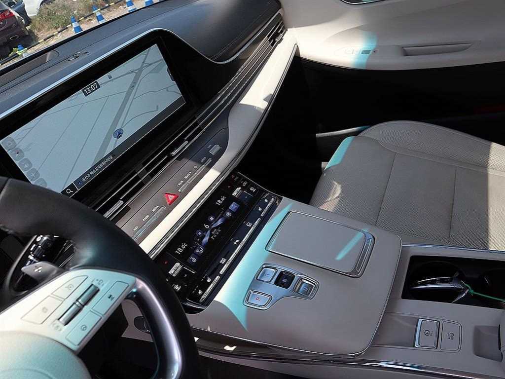 HYUNDAI Grandeur - Vista 10