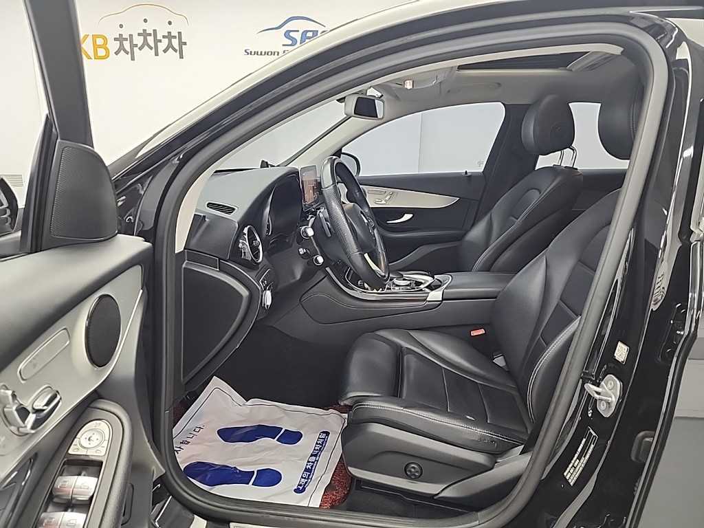Mercedes Benz GLC Class - Vista 11