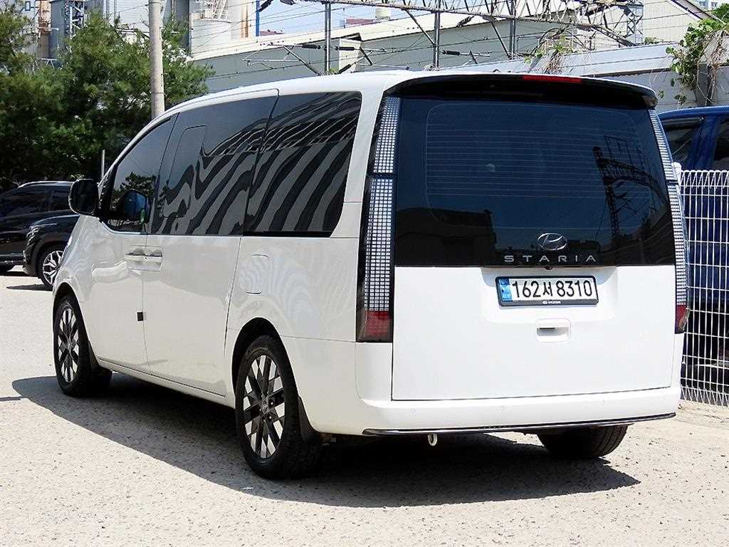 HYUNDAI Staria - Vista 3