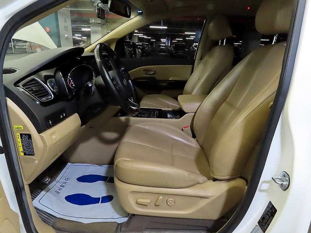 KIA Carnival - Vista 6