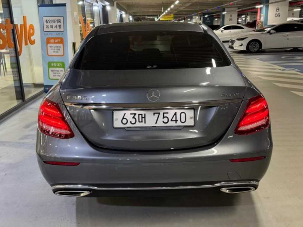 Mercedes Benz E class - Vista 5