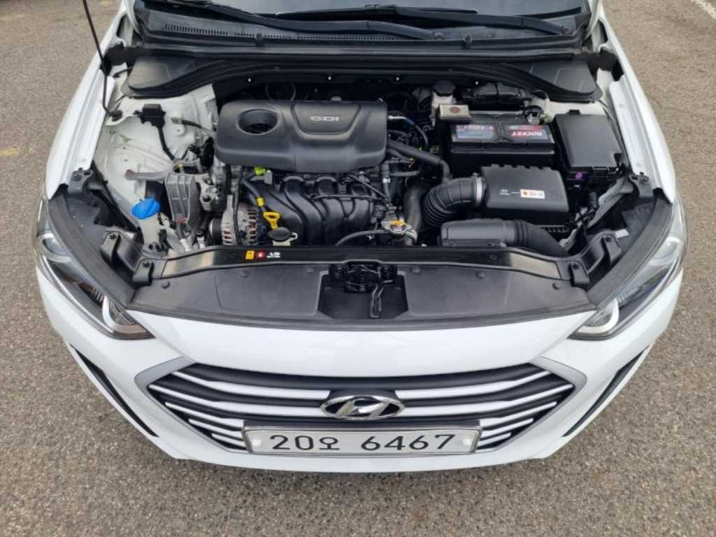 HYUNDAI Avante - Vista 7