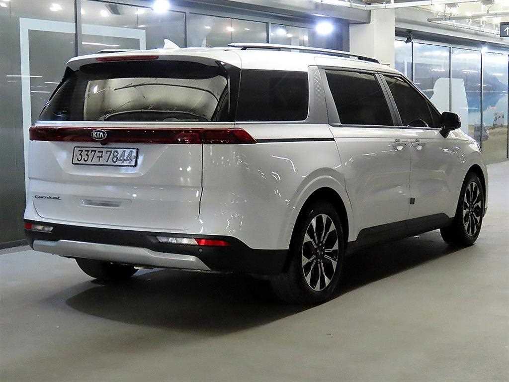 KIA Carnival - Vista 4
