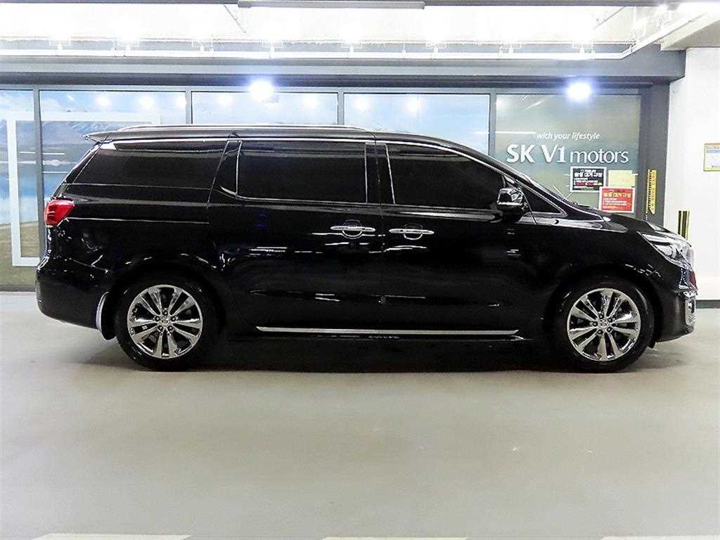 KIA Carnival - Vista 3