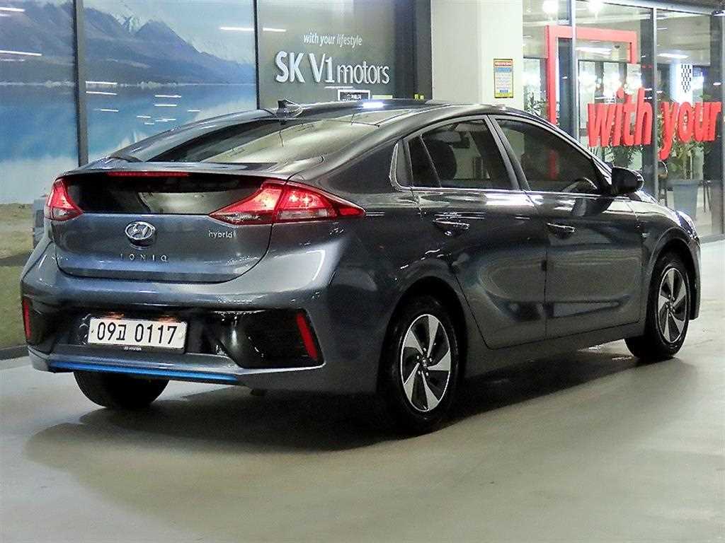 HYUNDAI Ioniq - Vista 4