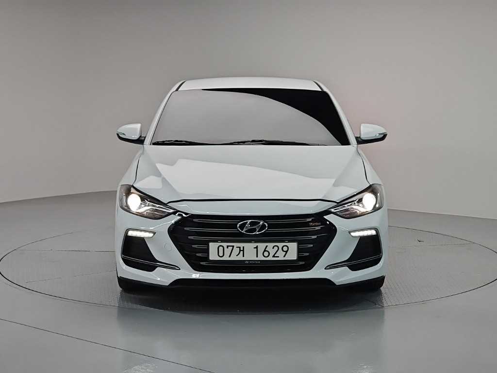 HYUNDAI Avante - Vista 2