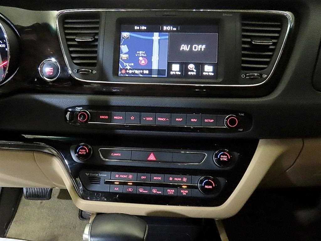 KIA Carnival - Vista 11